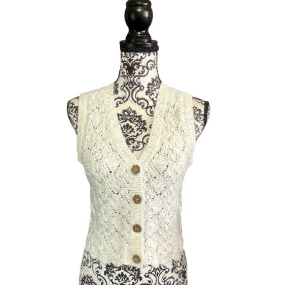 CLEO + WOLF White Cropped Sweater Knit Vest - Picture 2 of 6